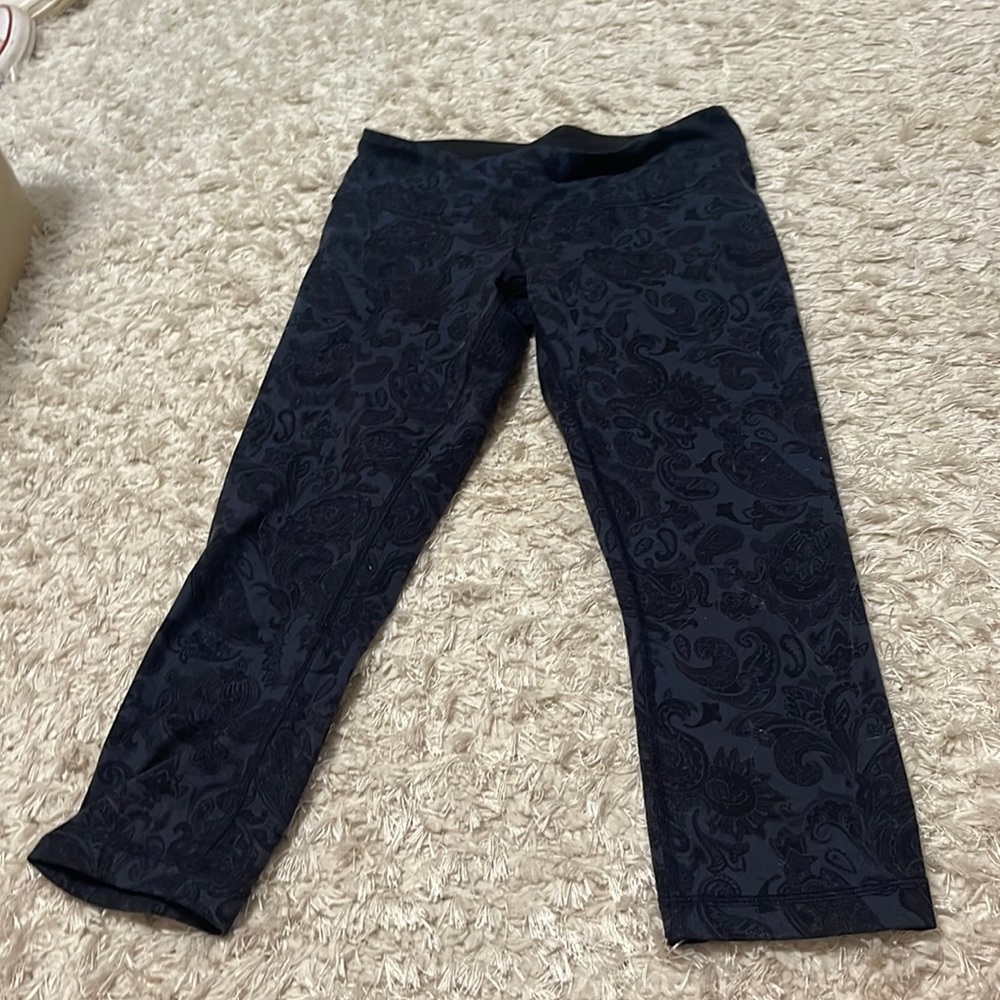 RARE lulu capri leggings